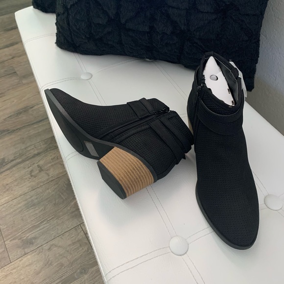 Ankle boot - Picture 2 of 2